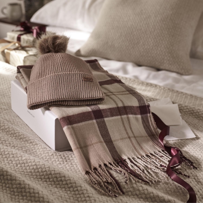 Coffret Barbour Bonnet / Echarpe MUTED CABERNET